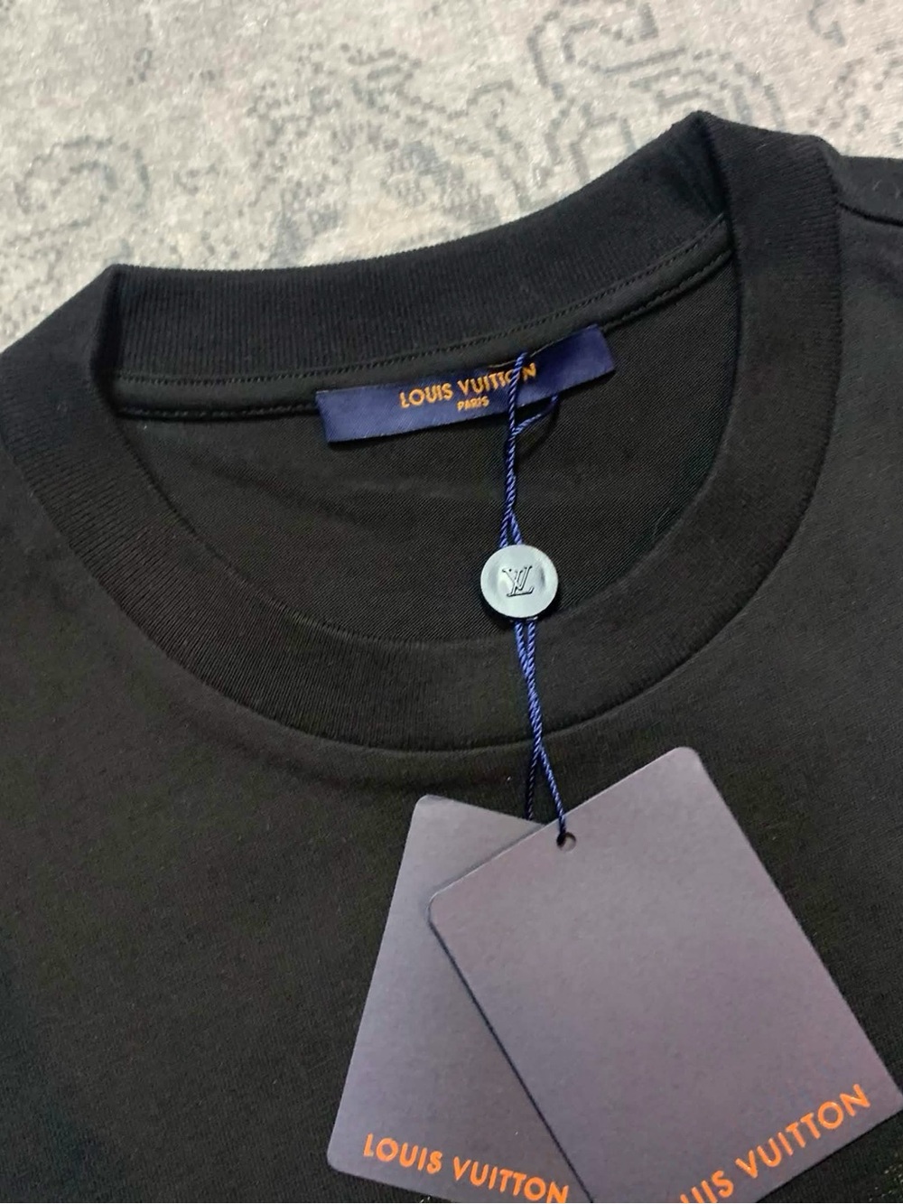 Louis Vuitton Logo T-Shirt Men’s Size Medium - Picture 4 of 5